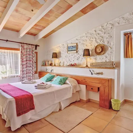 Holiday home Ca Les Estamenyes